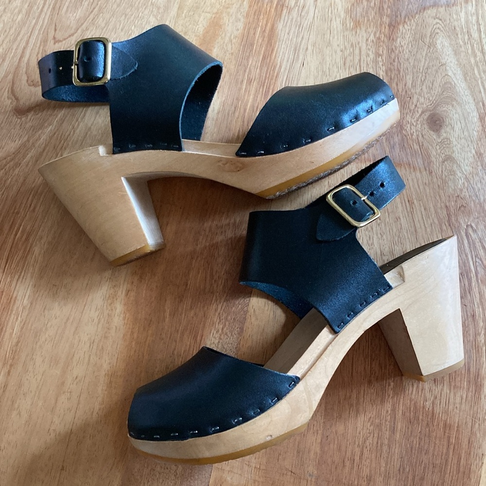 BRYR Black Leather Peep-Toe Wedge Sandals - Picture 3 of 13